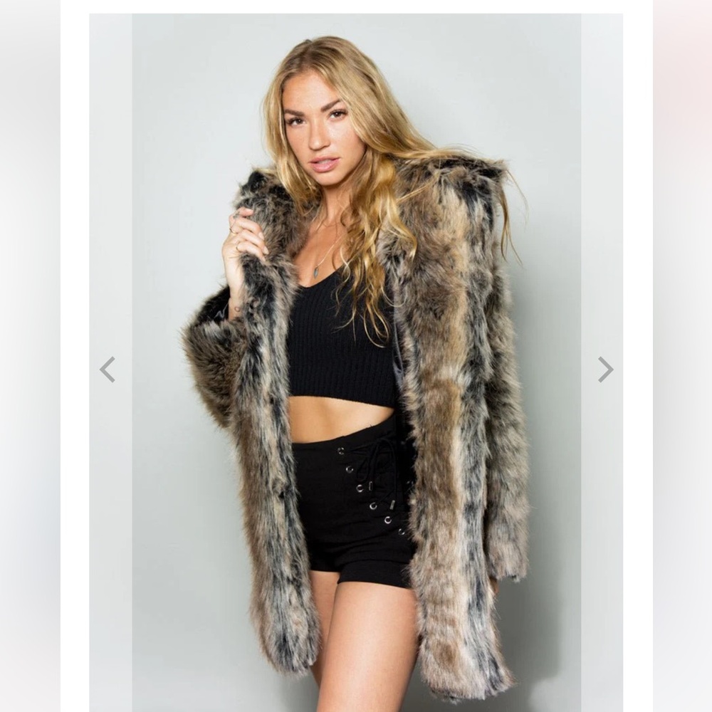 HOODED WOMEN'S FAUX FUR COAT | GREY WOLF
